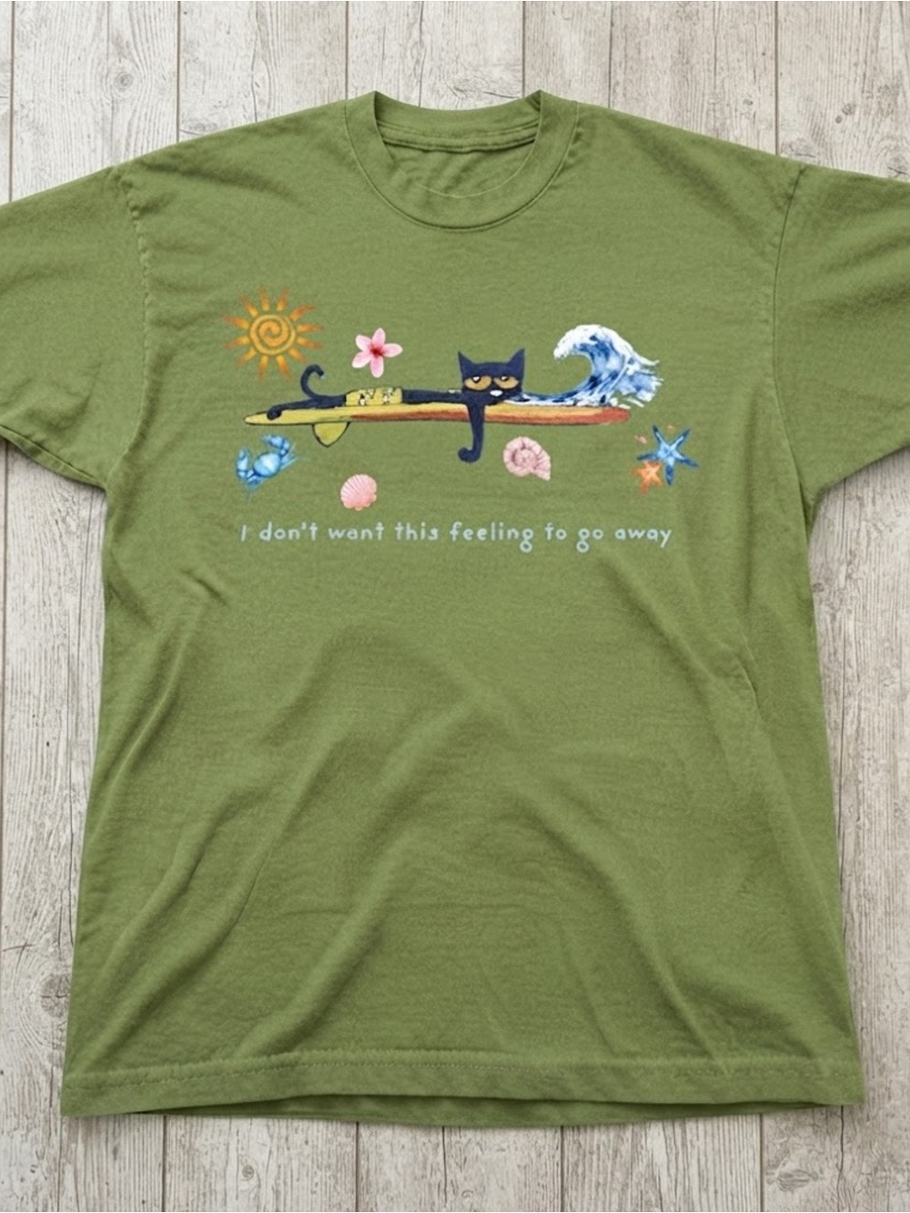 Gildan T-Shirt Cat Surfing Graphic Tee Beach Summer Green Shirt